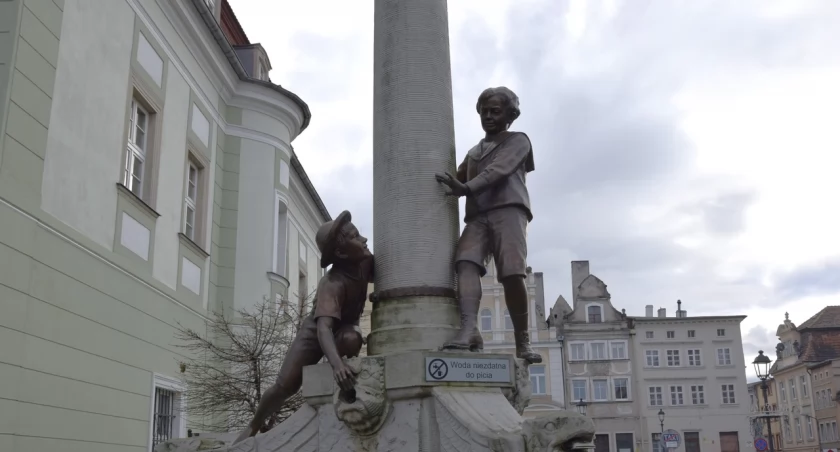 Fontanna w Gryfowie i historia dwóch wagarowiczów co uratowali miasto