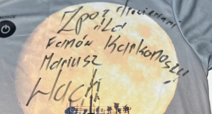 Licytacja WOŚP : Koszulka Karkonosze GO z autografem Mariusza Wacha + bonus