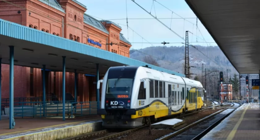 Gdzie jest pociąg Kolei Dolnośląskich? Zobaczysz to w aplikacji Google Maps! 