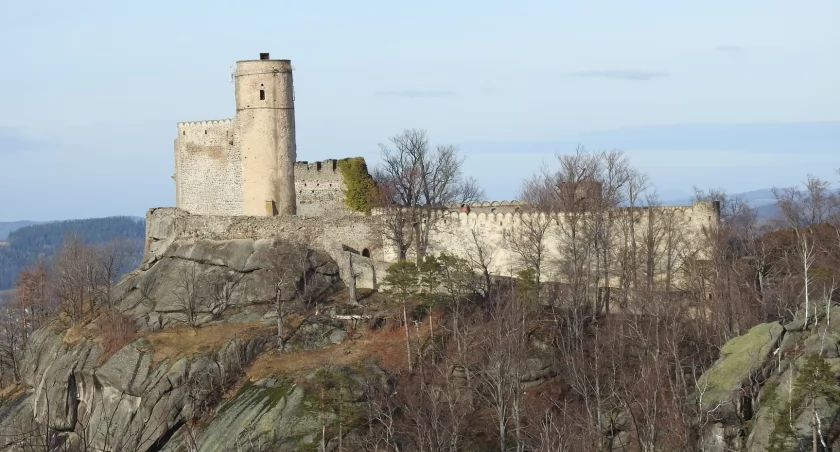 Wycieczki z Karkonosze GO. Spacer na Chojnik.