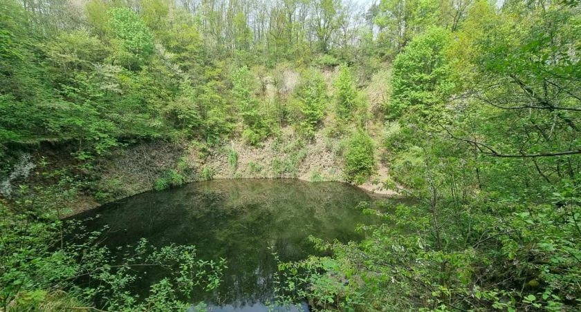 Jezioro wulkaniczne w Nowym Kościele - Czyli urokliwy, pokopalniany krater