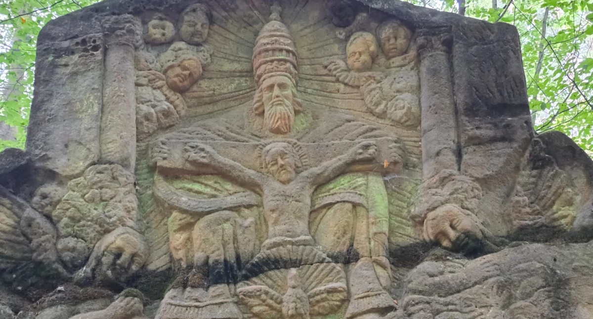 Odkryj Barokowy Cud: Kamienny Ołtarz, który skrywa misterium św. Trójcy wykute w skale