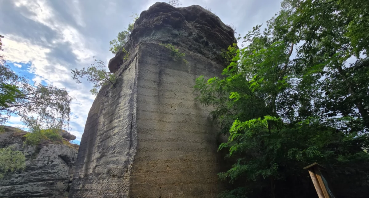 Prehistoryczne grodzisko Drábské světničky. Miejsce absolutnie niezwykłe.