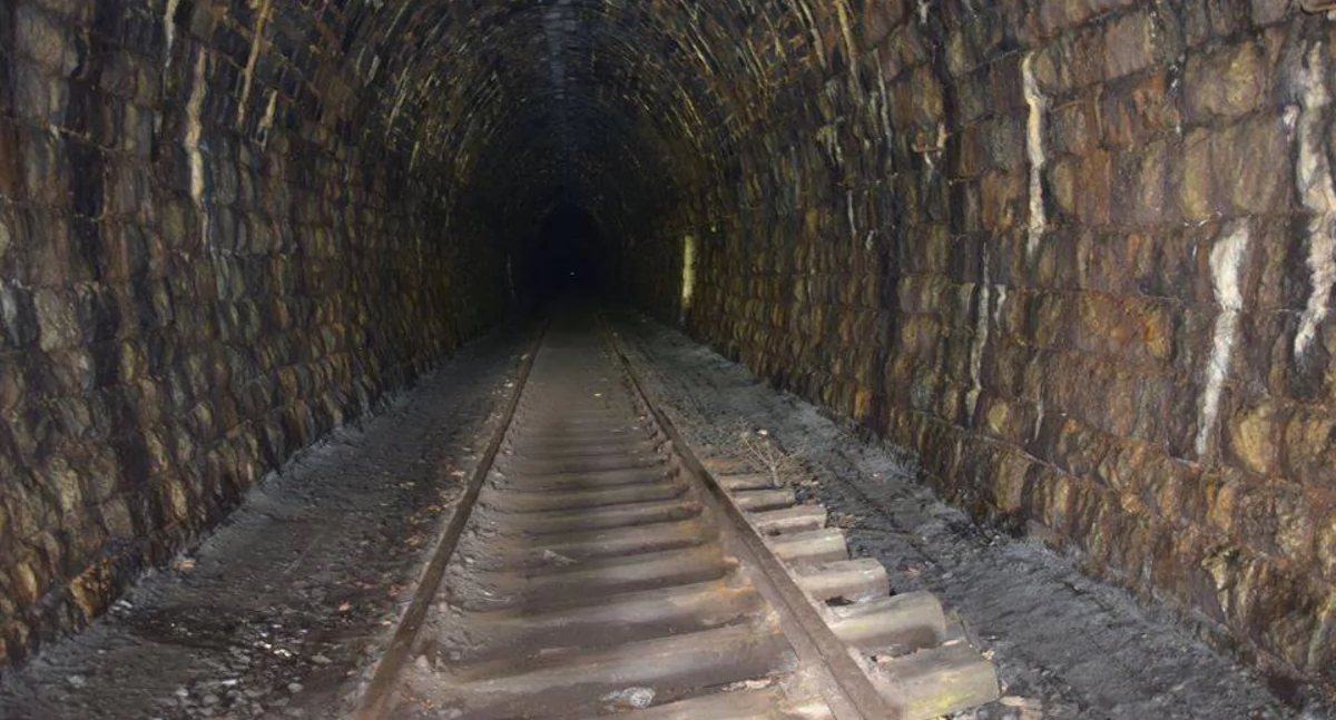 Remont kolejnej karkonoskiej linii kolejowej. Pojedziemy pociągiem przez tunel w Kowarach?