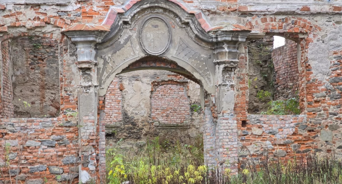 Zastruże: Pałac z rozdroża epok – gdzie renesans spotykał barokowe cienie