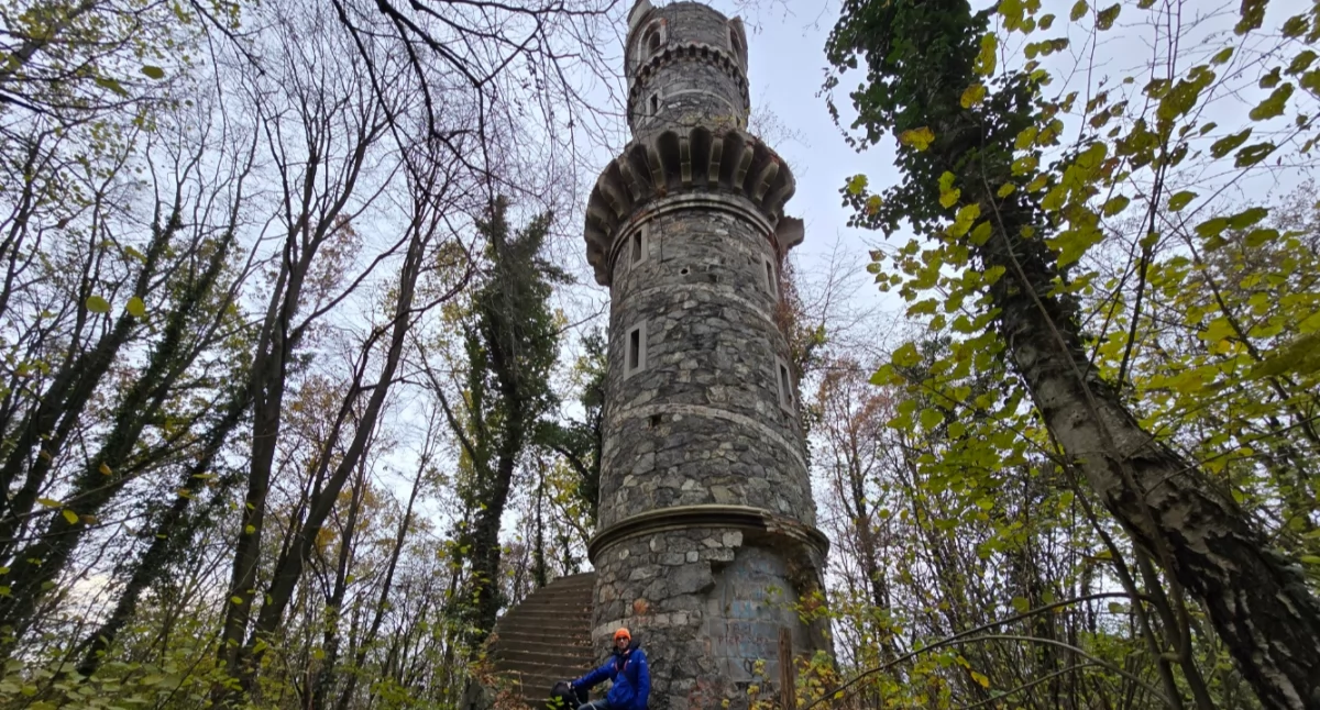Wieża Bismarcka na Jańskiej Górze – milczący strażnik przeszłości