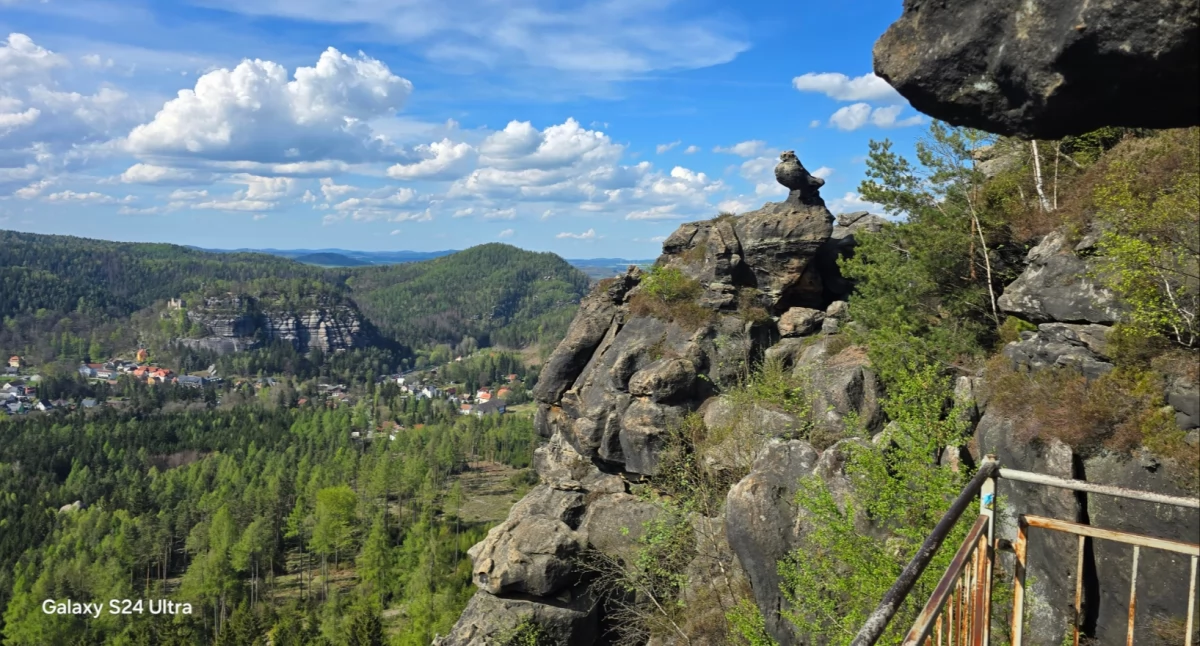Ambona Mnicha (Mönchskanzel) - Skalny balkon nad przepaścią historii 