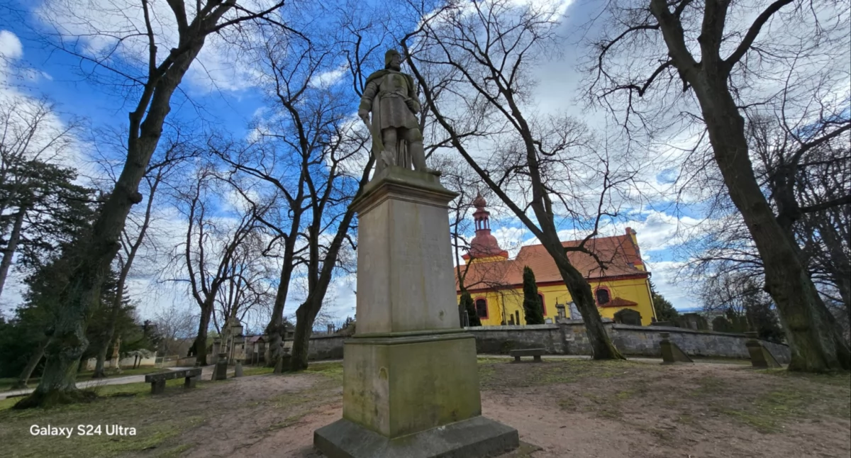 Kamienny wojownik z Hořic. Pomnik Jana Žižki z Trocnova – pierwszy na świecie i wciąż wymowny
