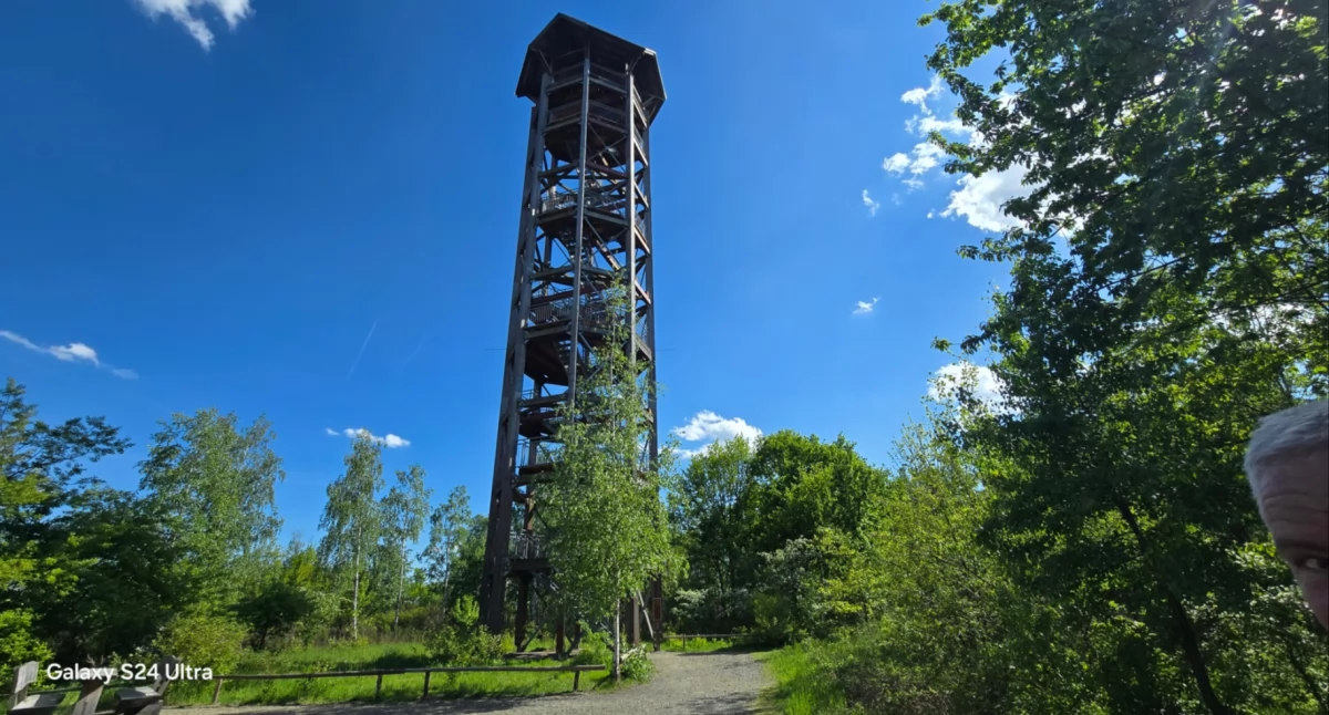 Haselbergturm w Königsbrück. Wieża na ziemi rakiet i milczenia.