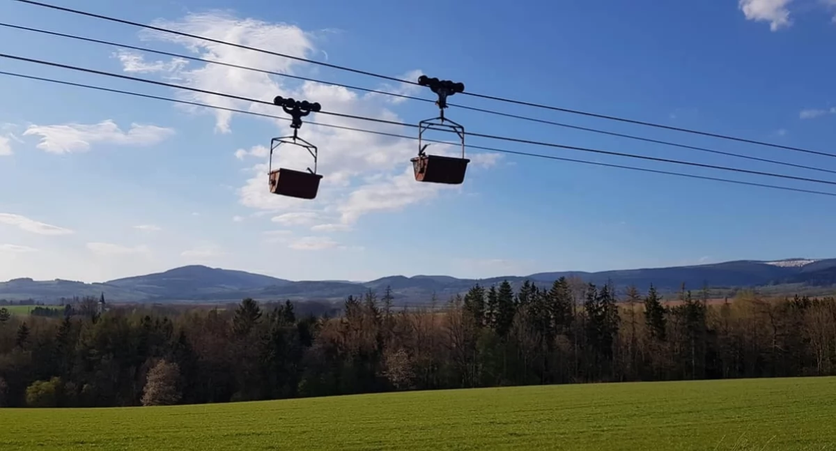 Najdłuższa towarowa kolejka linowa w Czechach – przemysłowy gigant z Černego Dolu