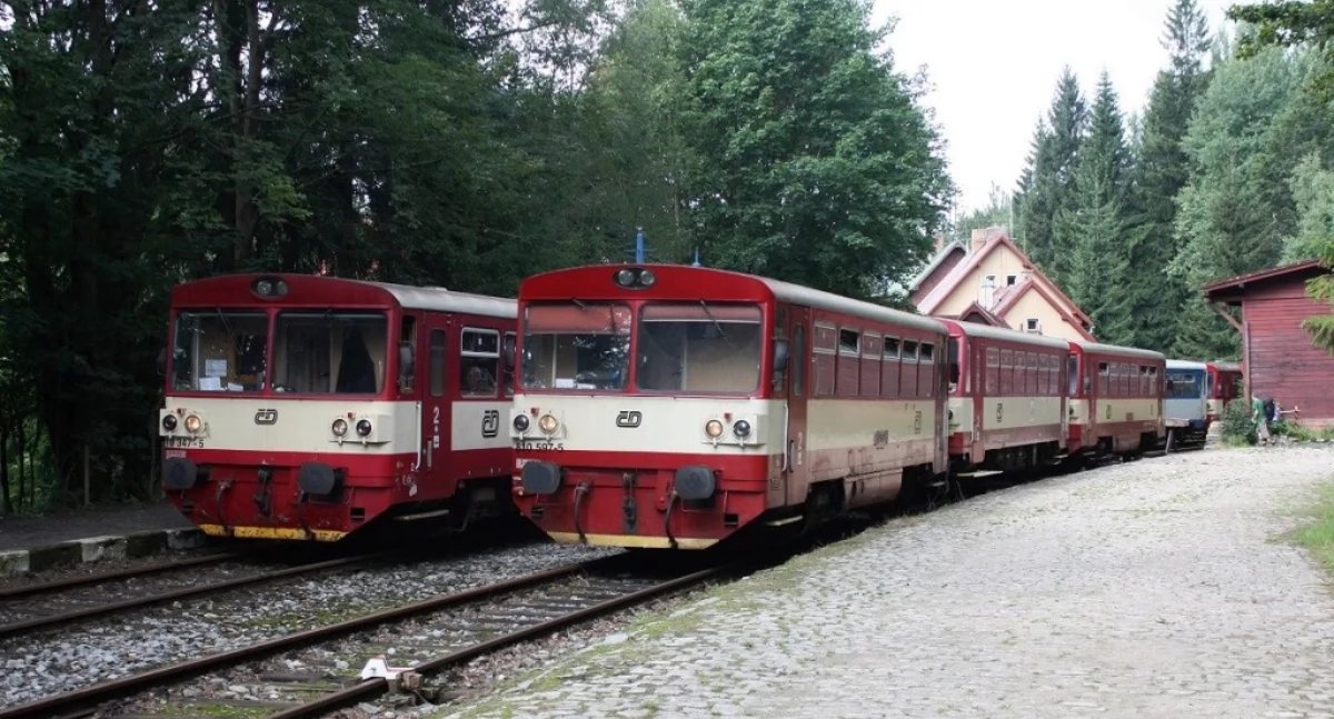 Czeski klasyk na karkonoskich torach – Motoraki 810 wożą turystów do Harrachova
