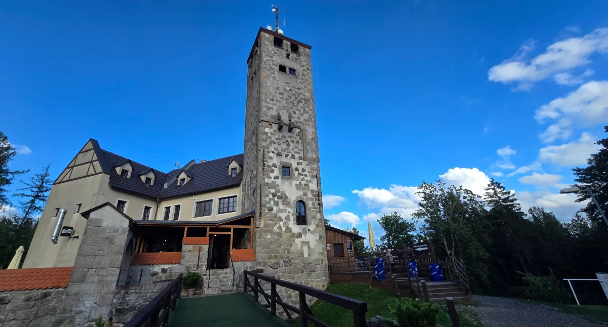 Liberecká výšina (Libereckie wzniesienie) – romantyczna brama do świata gór i historii