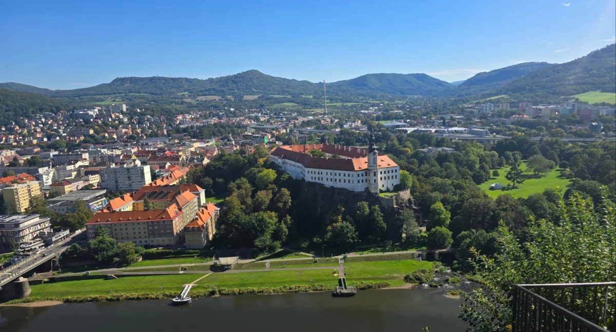 Pastyrska Stena (Pastýřská stěna) – balkon nad Děčínem z widokiem, który zachwyci każdego