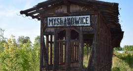 Stacja kolejowa w Mysłakowicach. Smutny widok ruin kolejki karkonoskiej.