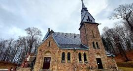 Kościół w Dąbrowicy - Sanktuarium Matki Bożej Jasnogórskiej Uzdrowienia Chorych 
