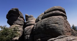 Paciorki - jedna z większych i najciekawszych granitowych grup skalnych w Karkonoszach