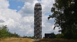 Wieża widokowa w Heřmanicach. Widok na elektrownię Turów.