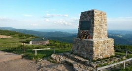 Pomnik Hanča i Vrbaty. Ta przyjaźń była silniejsza od śmierci.