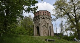 Wieża Alaina na górze Tabor - Lomnice nad Popelkou