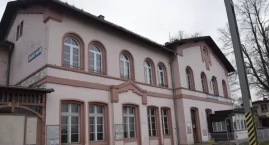 Neogotycki dworzec w Janowicach Wielkich - Śląska Kolej Górska
