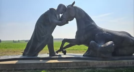 Tam Gdzie Pola Szepczą o Wojnie - Pomnik klęski kawalerzystów pod Střezeticami