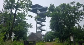 Trójgarb – wieża z widokiem na połowę Sudetów.