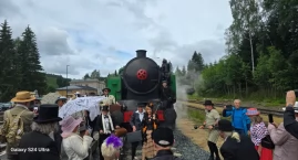 Parowóz na trasie Korenov – Szklarska Poręba. Tłumy &hellip;