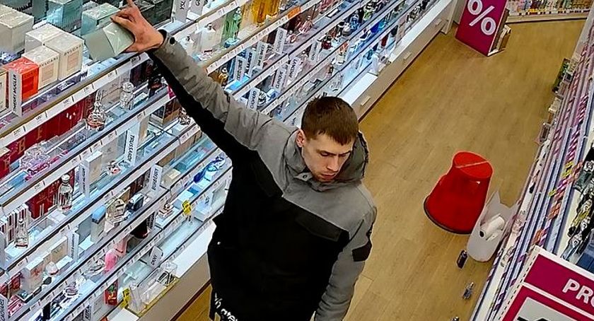 Poszukiwany amator drogich perfum