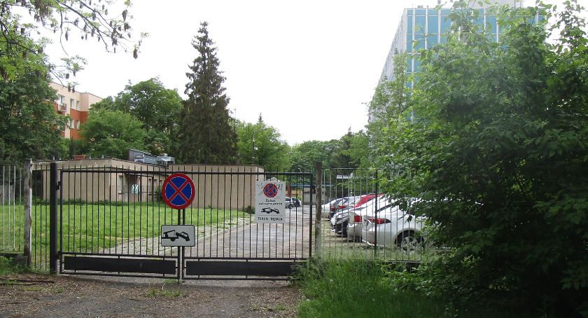 Parking na rogu ulic Pawińskiego i Trojdena