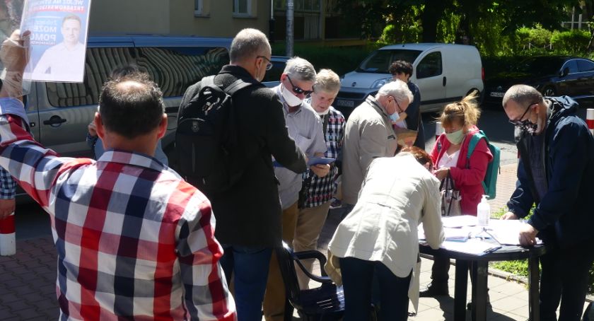 Rafał Trzaskowski zbiera podpisy na Ochocie