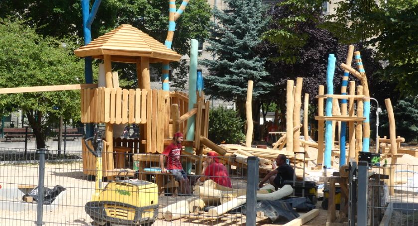 Plac Baśniowy - prace idą zgodnie z planem