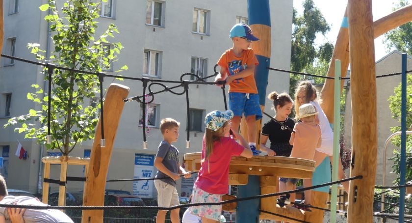 Placyk zabaw na Baśniowym wystartował