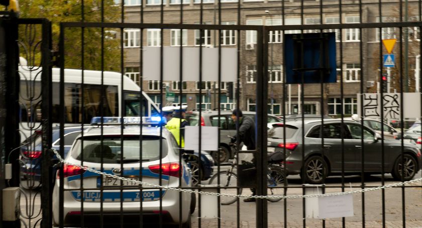 Nadzór budowlany zamyka Skrę