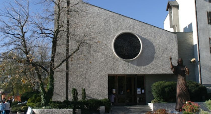 Kapłani Królowej Świata czują się dobrze