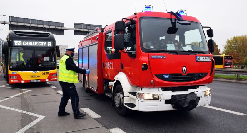 Pieszy wpadł pod autobus. „Nieprzytomny trafił do szpitala”