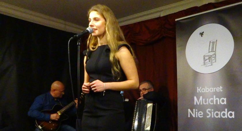 Literacki kabaret Mucha Nie Siada 