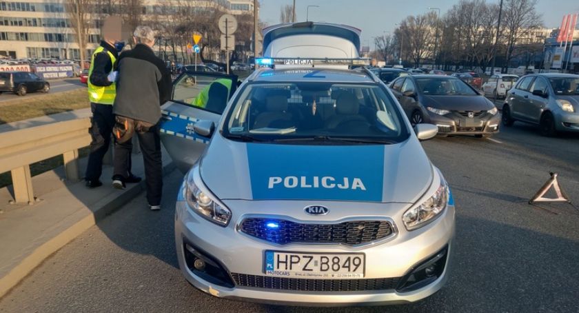 Pijany kierowca spowodował kolizję i chciał uciec