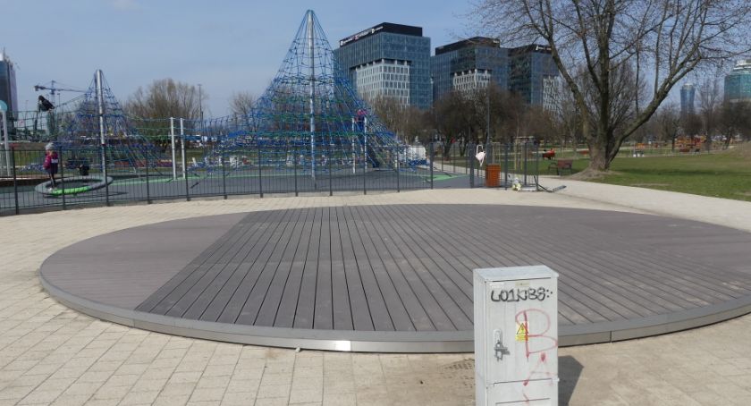 Park Zachodni - z kawy przy placu zabaw nici
