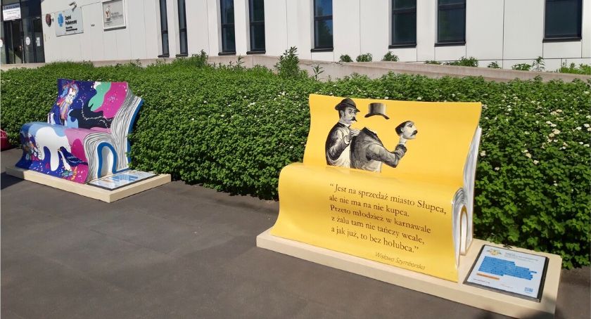 Zaczytana Wystawa przed Dziecięcym Szpitalem Klinicznym