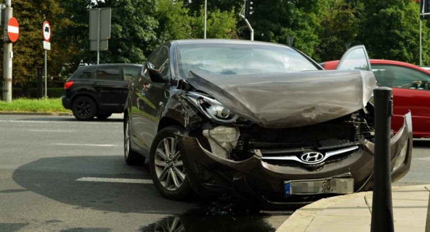 Dwie osoby ranne w wypadku na skrzyżowaniu 