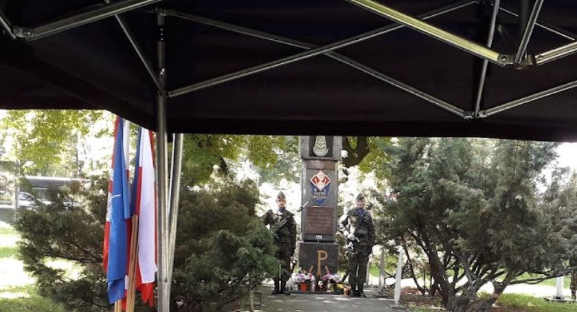 W hołdzie powstańcom z Okęcia