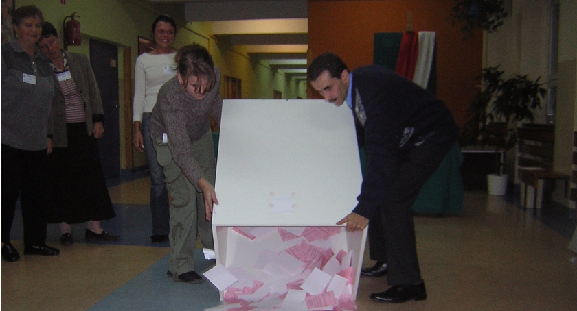 Nabór kandydatów na członków komisji ds. referendum