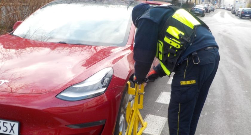 Straż Miejska zkłada blokady na koła