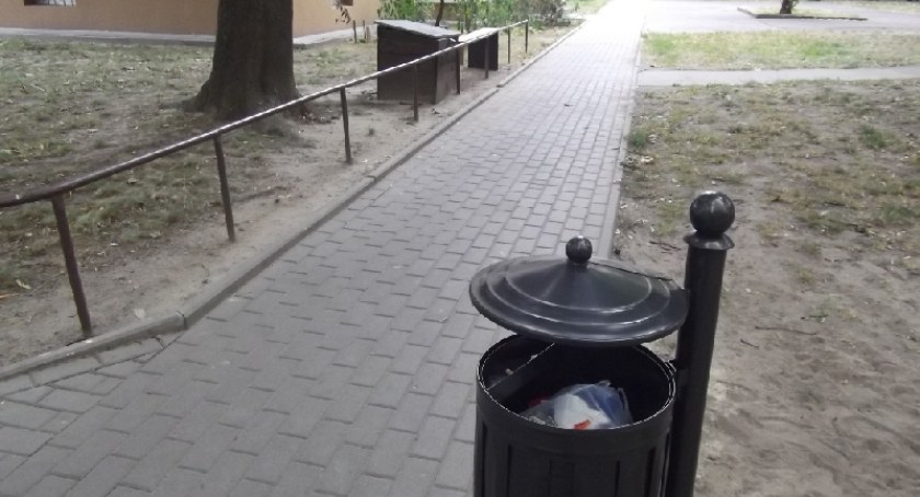 Czy na Ochocie będzie więcej koszy na śmieci?