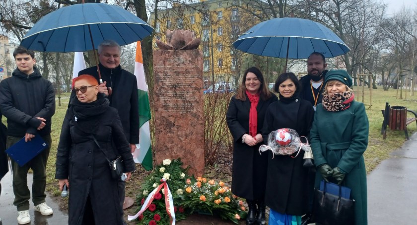 Uroczystość pod pomnikiem Dobrego Maharadży