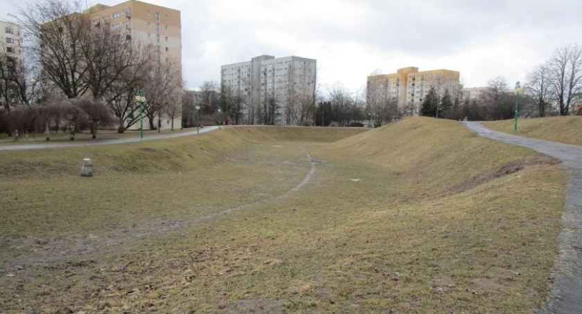 Remont chodników w ochockich parkach