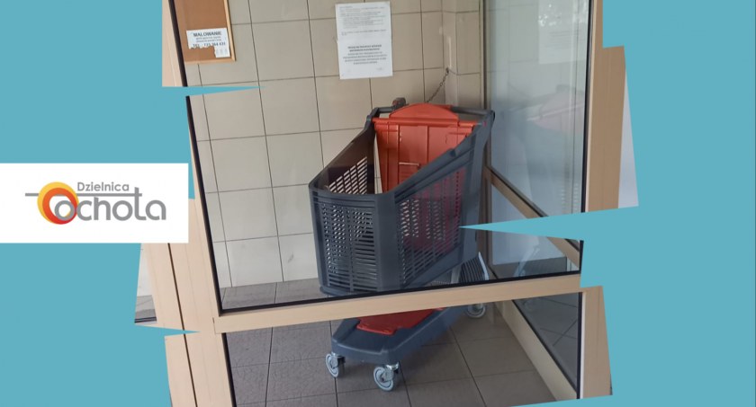 Wózki na zakupy w ochockich budynkach