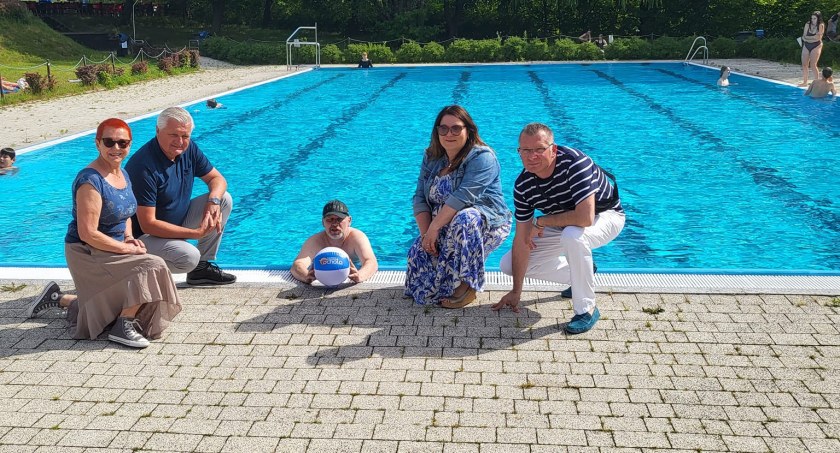 Zapraszamy na basen w Parku Szczęsliwskim. Dzisiaj wejście bezpłatne