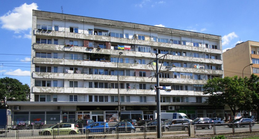 Brzydkie Kaczątko trwa i trwać będzie. 