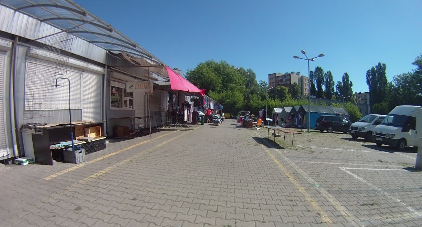 Błędne koło na bazarku na Majewskiego. 